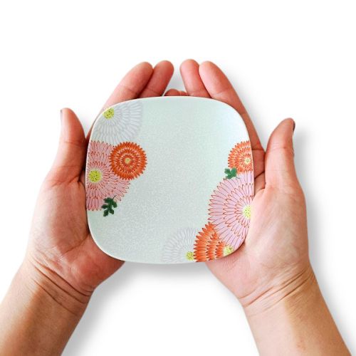ARITA WARE KOURAKU KILN CHRYSANTHEMUM SMALL SQUARE PLATE