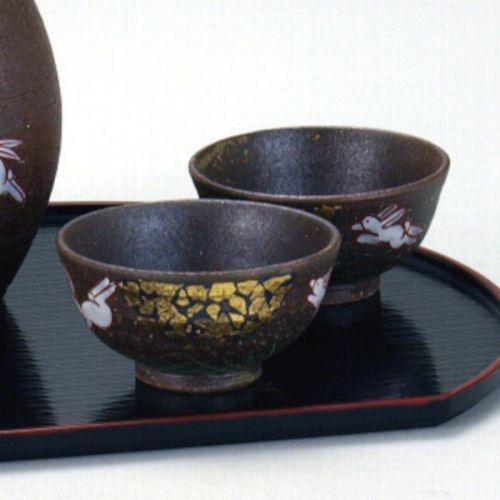 KUTANI WARE TSUKI USAGI JAPANESE SAKE SET