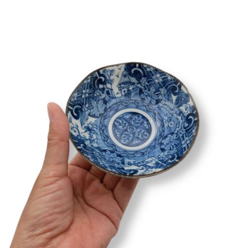 MINO WARE BLUE AND WHITE ASSORTED SMALL BOWLS SET OF 8