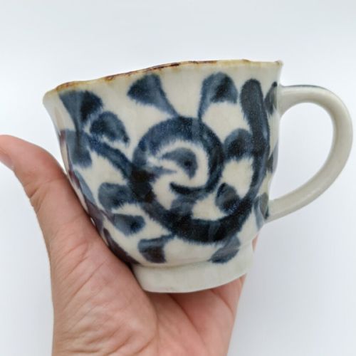 MINO WARE BLUE KARAKUSA ARABESQUE MUG