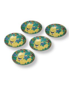 SET D’ASSIETTES PETITES EN PORCELAINE KUTANI – MOTIF CAMÉLIA ET OISEAU PAR YOSHIDAYA – 10,3 CM