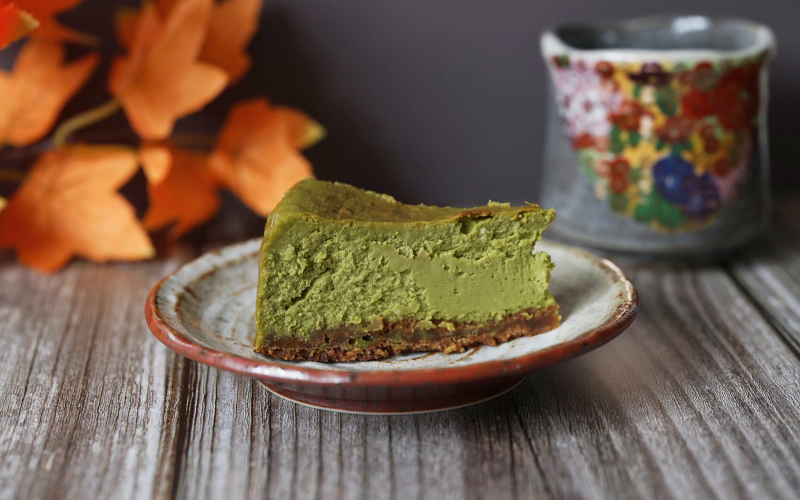 Cheesecake Onctueux au Matcha et Chocolat Blanc